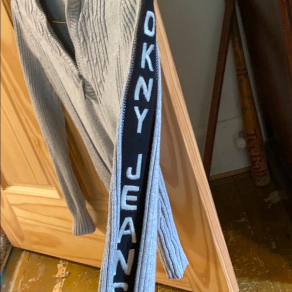 Sweater - Picture 3 of 3